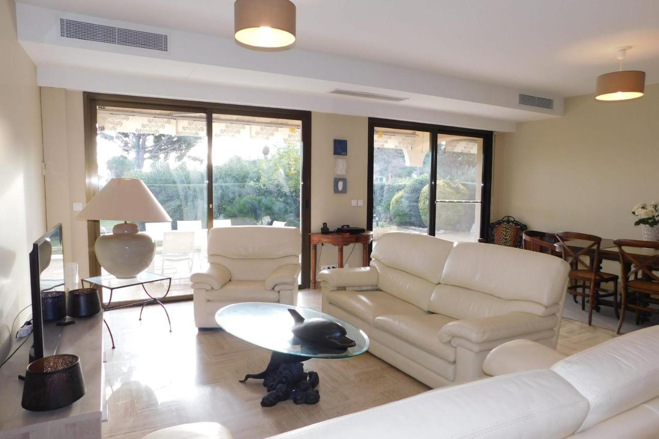 Air-Conditioned 4-Room "Marine Villeneuve" Flat With Pool And Parking Exterior photo
