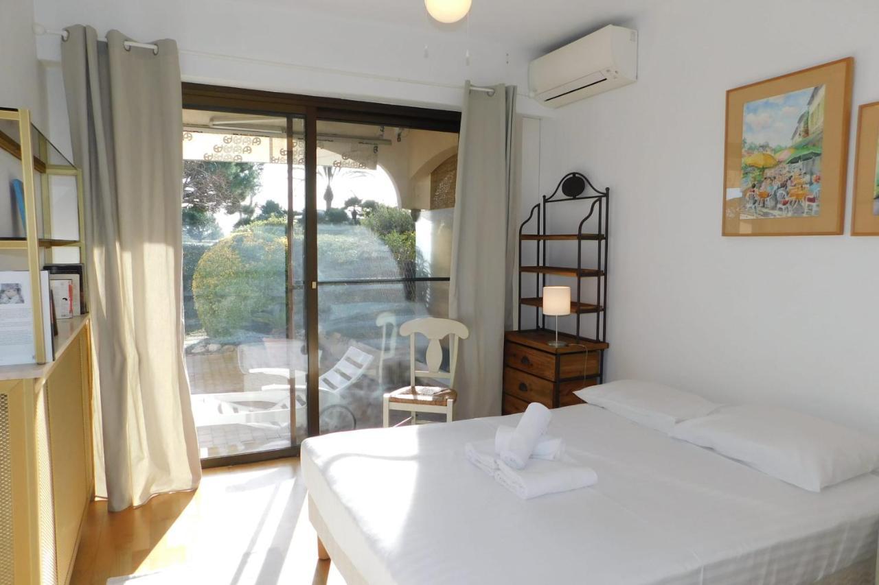 Air-Conditioned 4-Room "Marine Villeneuve" Flat With Pool And Parking Exterior photo