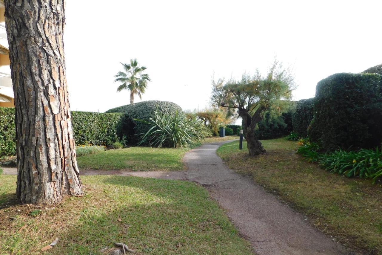 Air-Conditioned 4-Room "Marine Villeneuve" Flat With Pool And Parking Exterior photo
