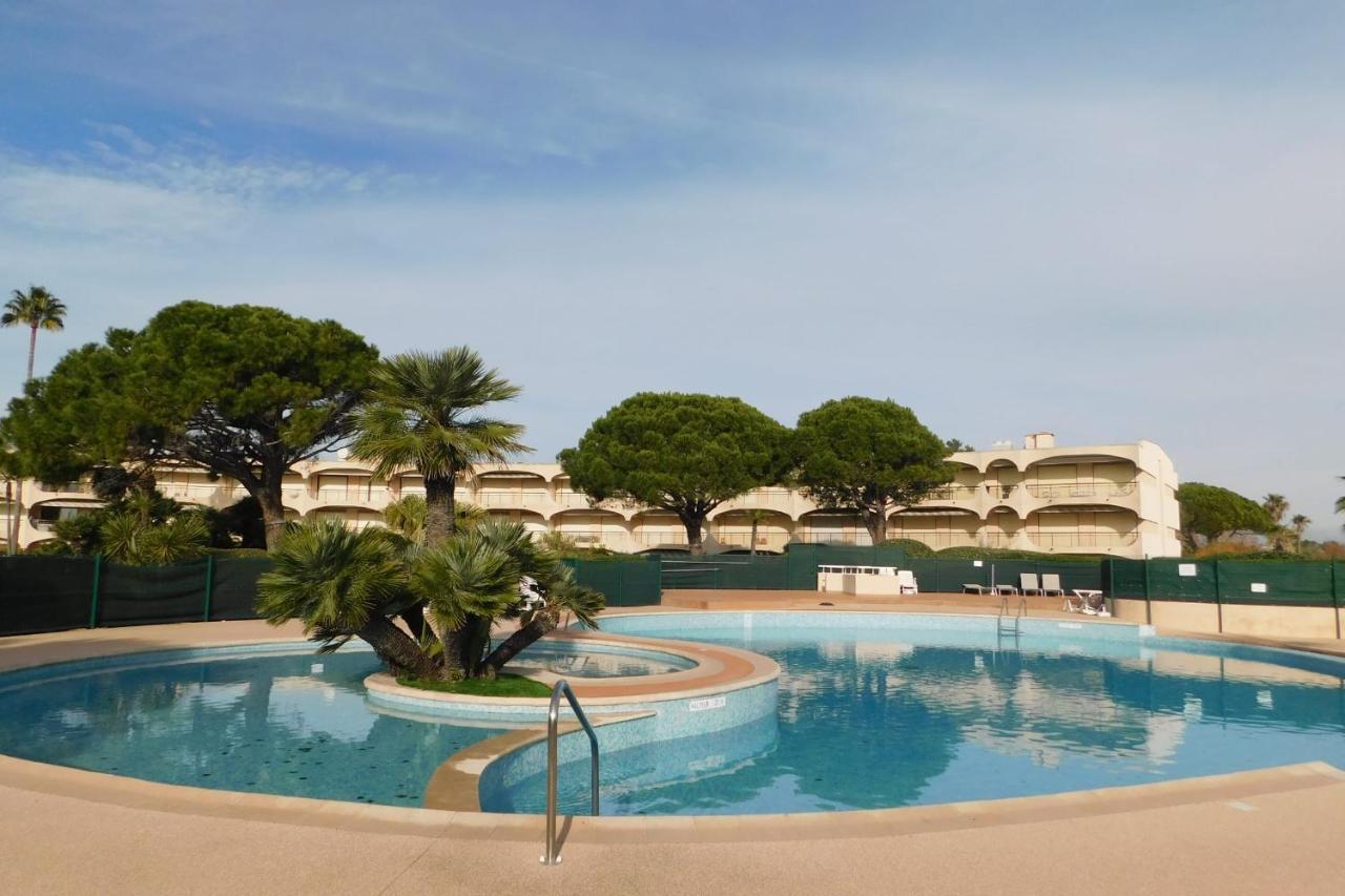 Air-Conditioned 4-Room "Marine Villeneuve" Flat With Pool And Parking Exterior photo