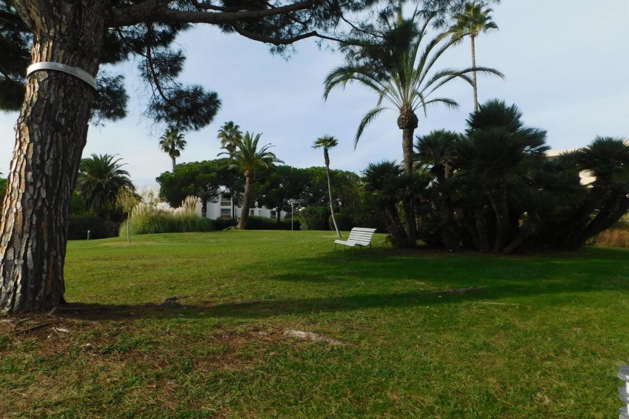 Air-Conditioned 4-Room "Marine Villeneuve" Flat With Pool And Parking Exterior photo