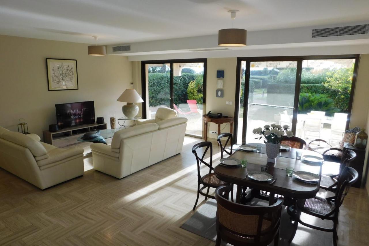 Air-Conditioned 4-Room "Marine Villeneuve" Flat With Pool And Parking Exterior photo