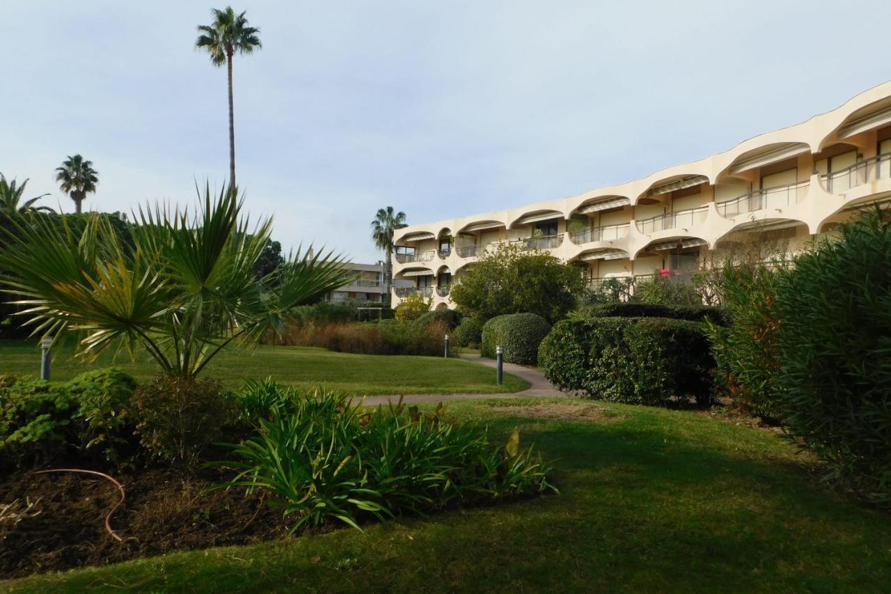 Air-Conditioned 4-Room "Marine Villeneuve" Flat With Pool And Parking Exterior photo