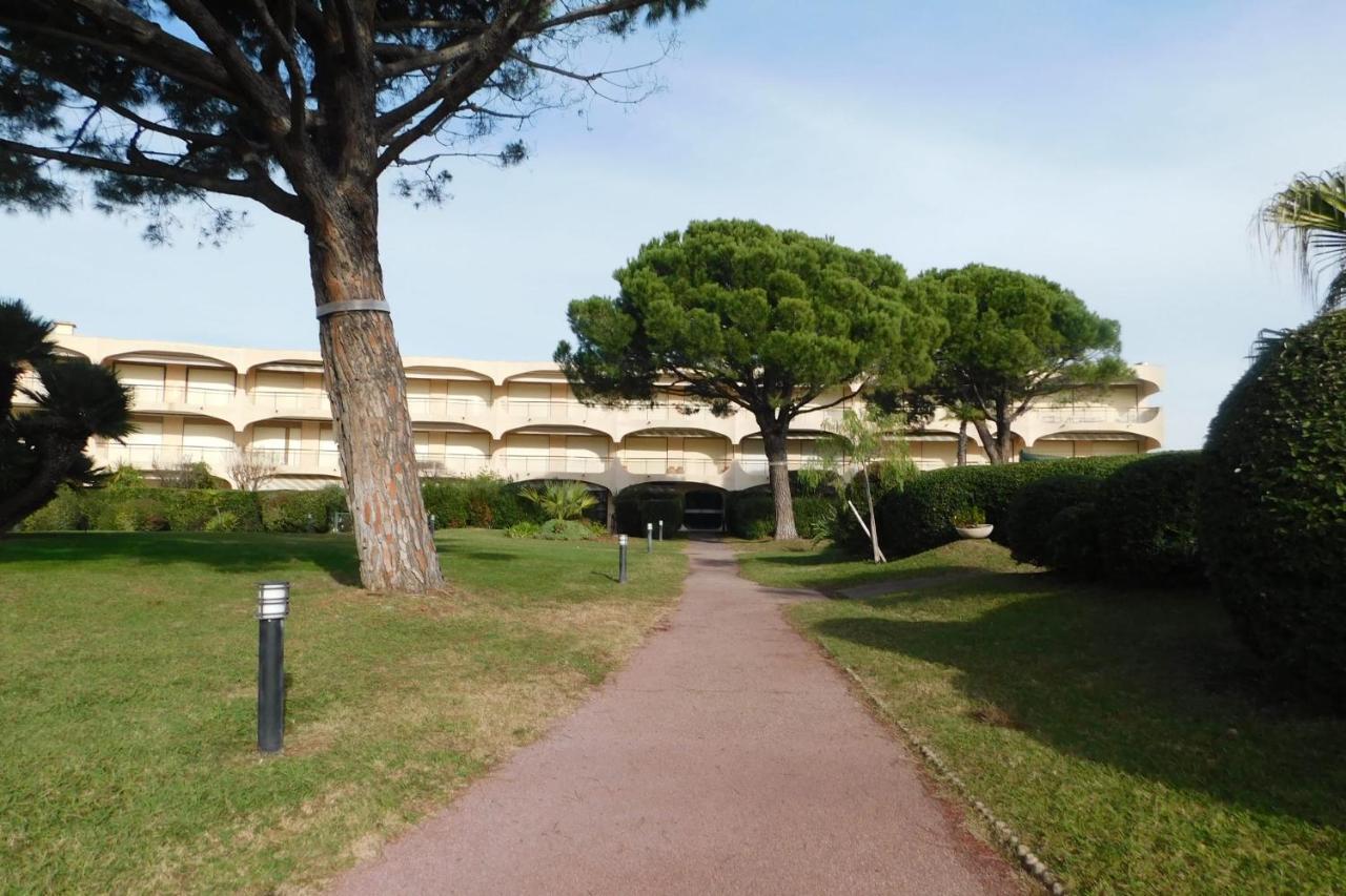 Air-Conditioned 4-Room "Marine Villeneuve" Flat With Pool And Parking Exterior photo