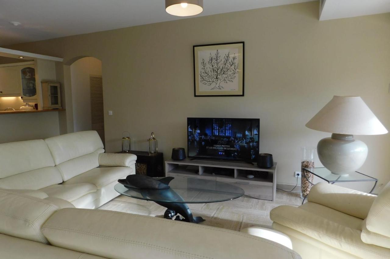 Air-Conditioned 4-Room "Marine Villeneuve" Flat With Pool And Parking Exterior photo