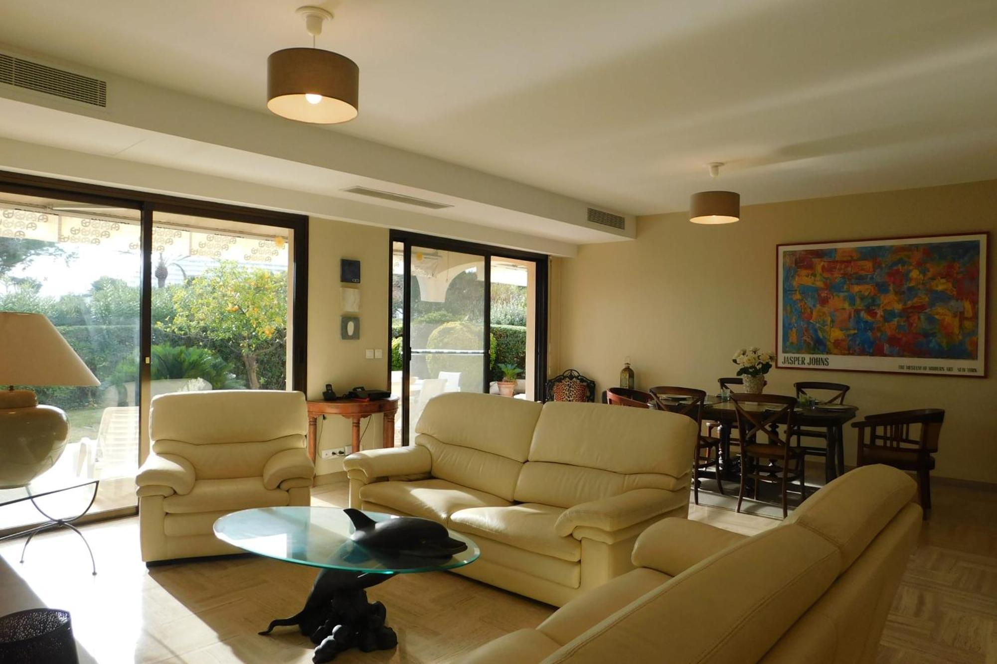 Air-Conditioned 4-Room "Marine Villeneuve" Flat With Pool And Parking Exterior photo